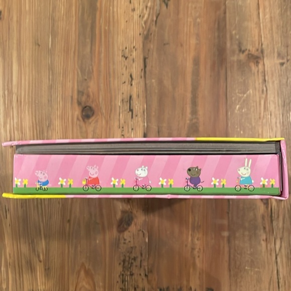 Peppa Pig storybook, figurines and play mat set - Picture 6 of 7